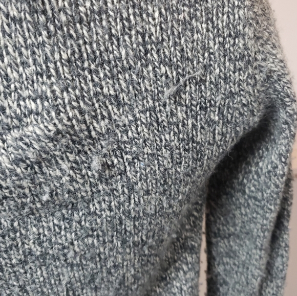 Roots cardigan, size small, gray, white and red - Picture 7 of 10